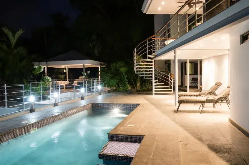 Casa Cielo, Main House Plus 4 separate rentals! Manuel Antonio
